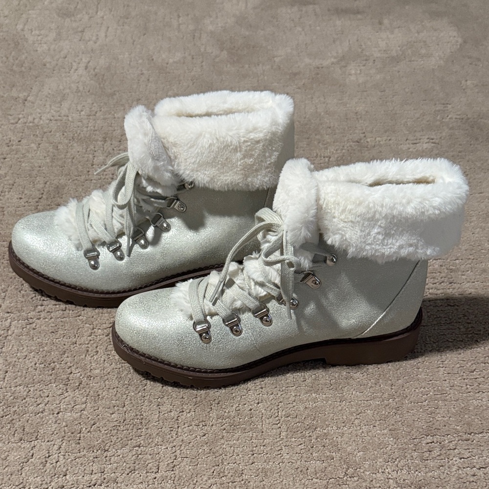 NEW Women's Silver / White Fur-Lined Boots